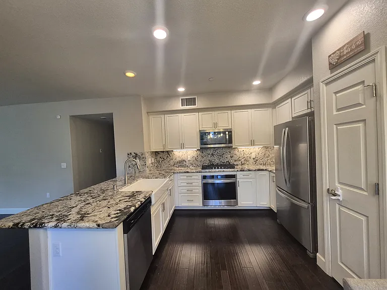 111 Llano De Los Robles Ave #7 — Photo 17