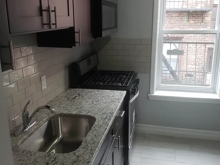 840 Kennedy — Photo 13