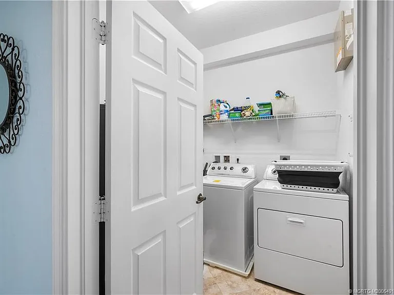 691 SW Glen Crest Way — Photo 31
