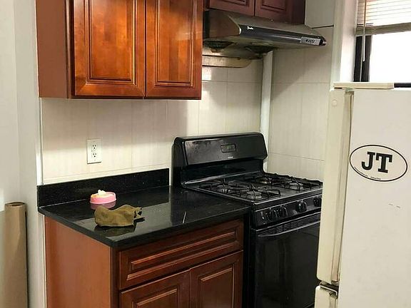 4th image of 83 Chrystie St APT 4E