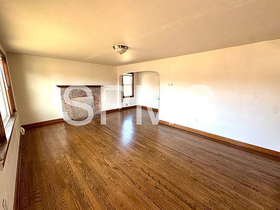2nd image of 2757 Meadowview Dr NW