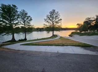 4 Oak Bnd, Burnet, TX 78611