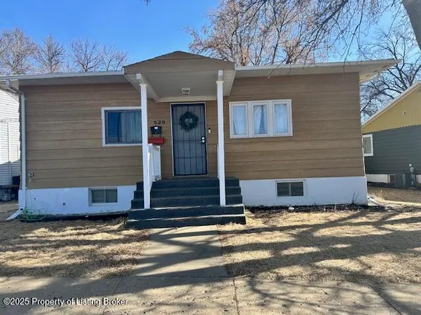 529 6th St W, Dickinson, ND 58601