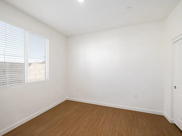 Glen at Fontana Homes — Photo 25