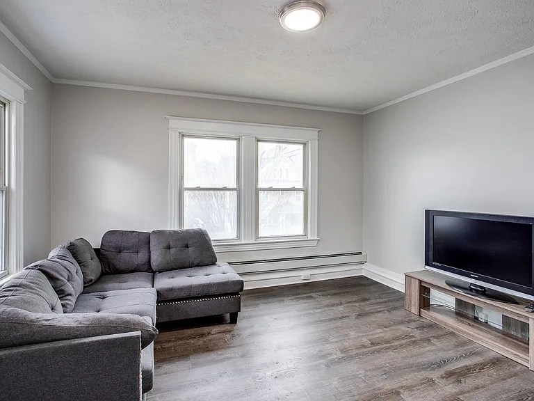 395 University Ave #2 — Photo 6