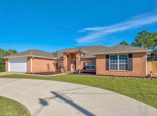 2000 Pelican Ln, Navarre, FL 32566