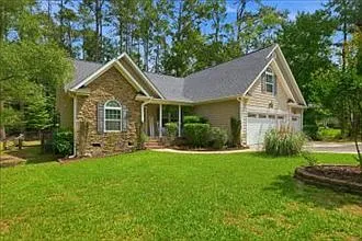 104 Cedar Ln — Photo 2