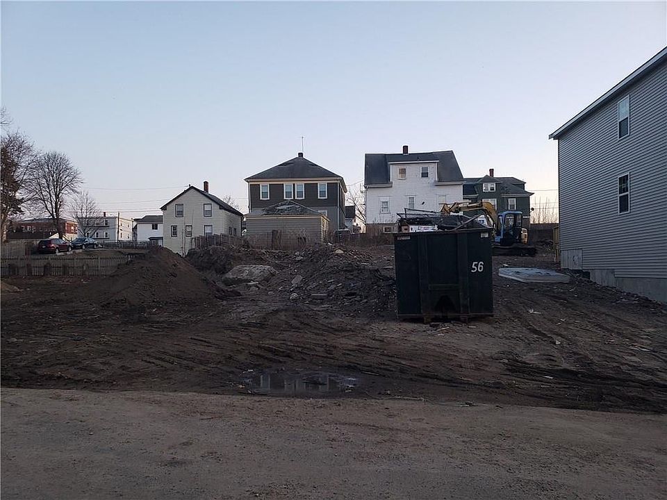 1st image of 32 Alaska St