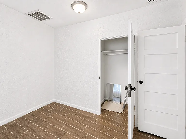 5915 W Palmaire Ave — Photo 9