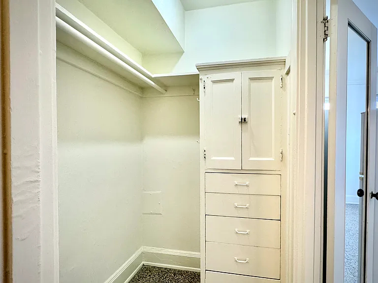 Marshall Hall Apartments — Photo 9