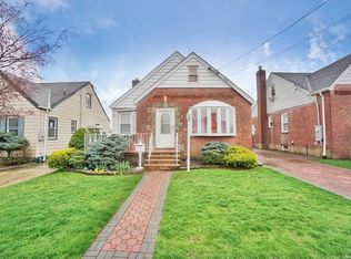 1063 Rosegold St, Franklin Square, NY 11010