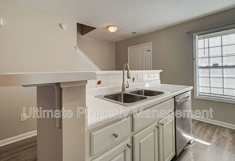 741 Sunseeker Dr — Photo 4