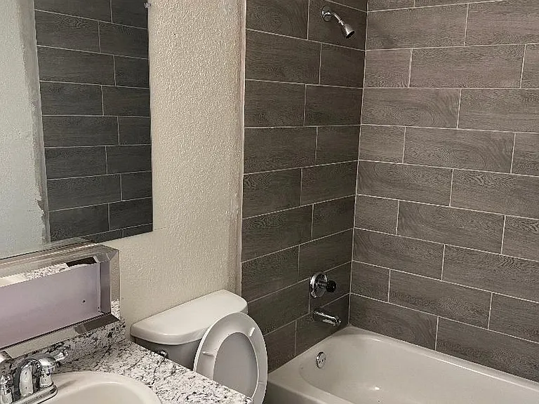 2344 W Devonshire Ave #103D — Photo 7