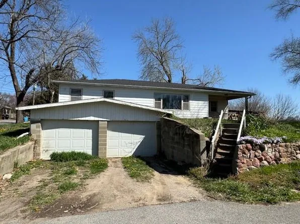 2409 Center Dr, Saint Joseph, MO 64503