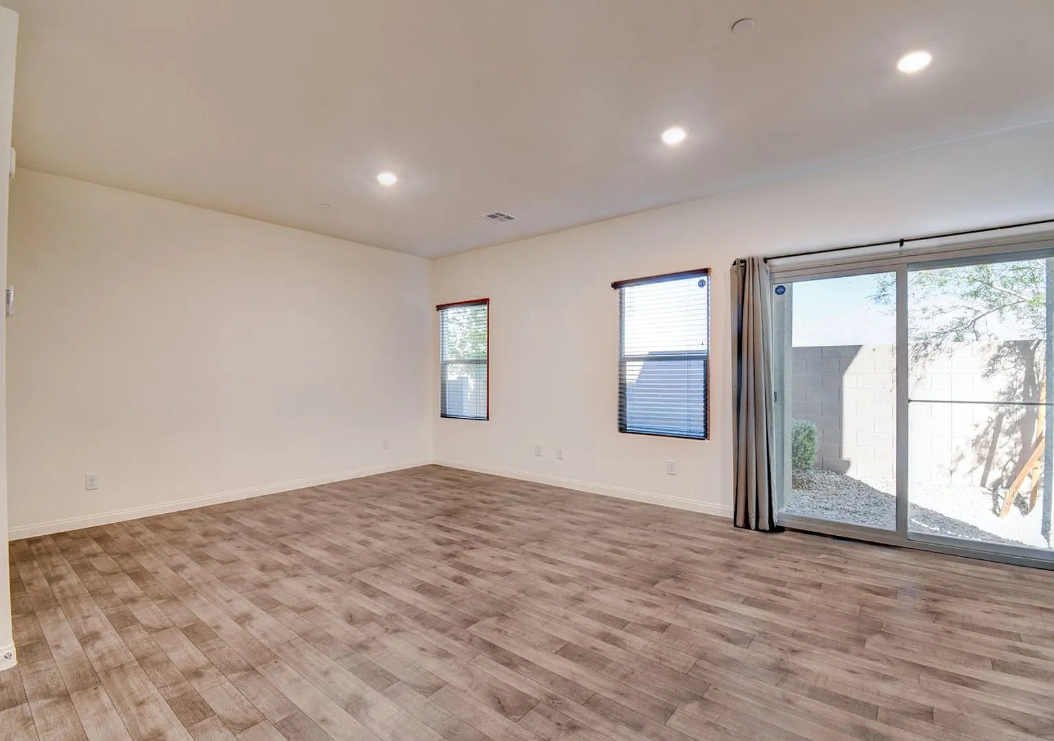 Charming Townhome Must See! — Photo 4
