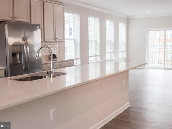 2712 Duvall Ridge Rd #417, Landover, MD 20785