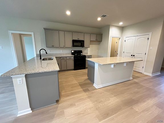 4th image of 168 Pond Dr