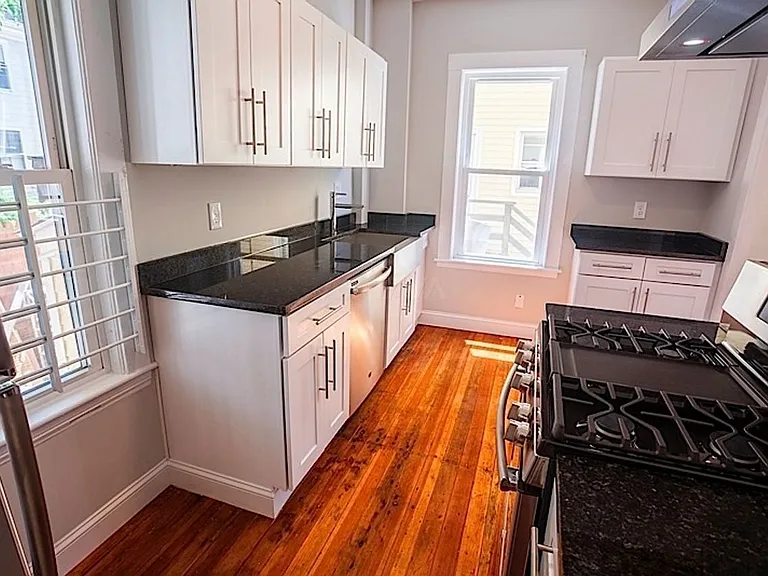 14 Windsor Rd #14 — Photo 8
