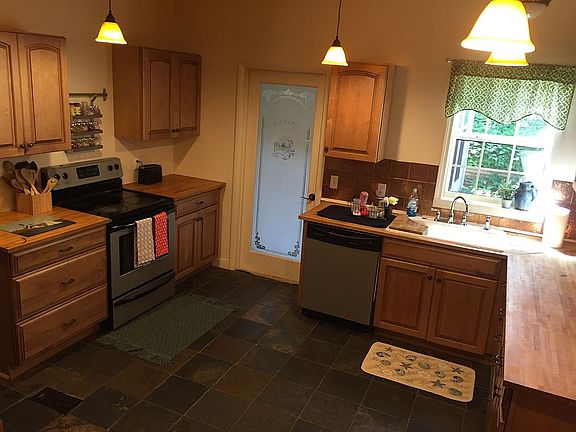 5th image of 206 Waukazoo St
