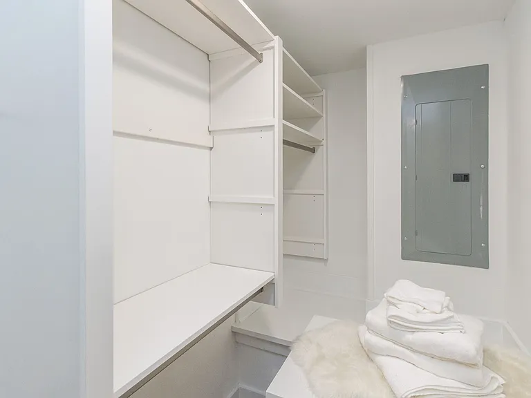 8017 Winston Rd #6R — Photo 11
