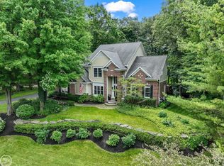 9204 Morning Mist Dr, Clarkston, MI 48348