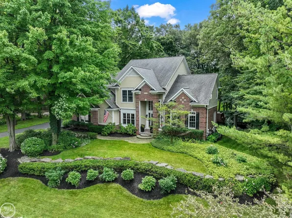 9204 Morning Mist Dr, Clarkston, MI 48348