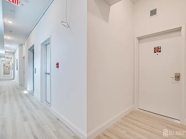 21 Station Pl — Photo 22