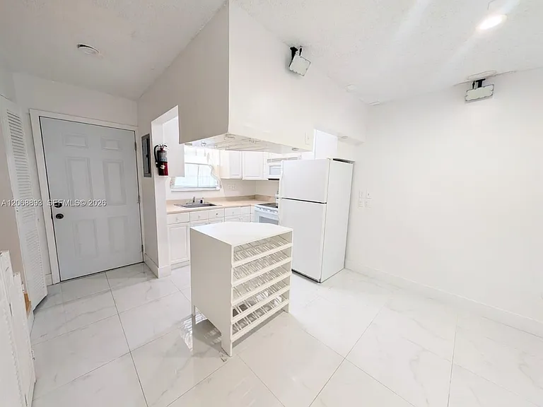 21 SW 109th Ave #B5 — Photo 4