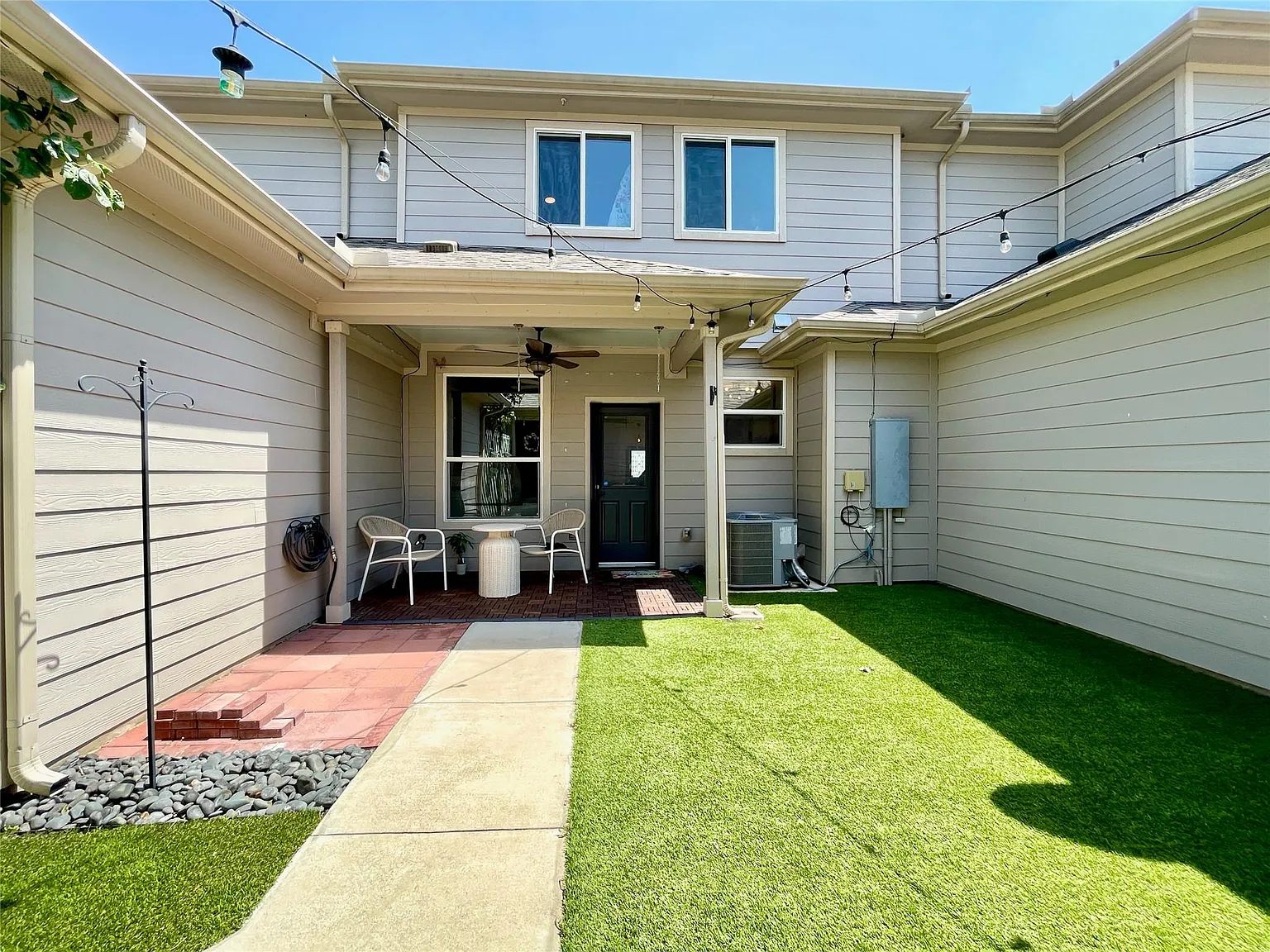 4 bed, 2.5 bath, 1560 sqft, $1,900 — Photo 3