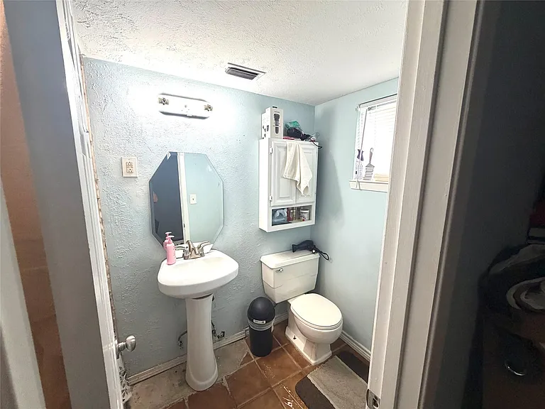 1519 Northwood Dr — Photo 8