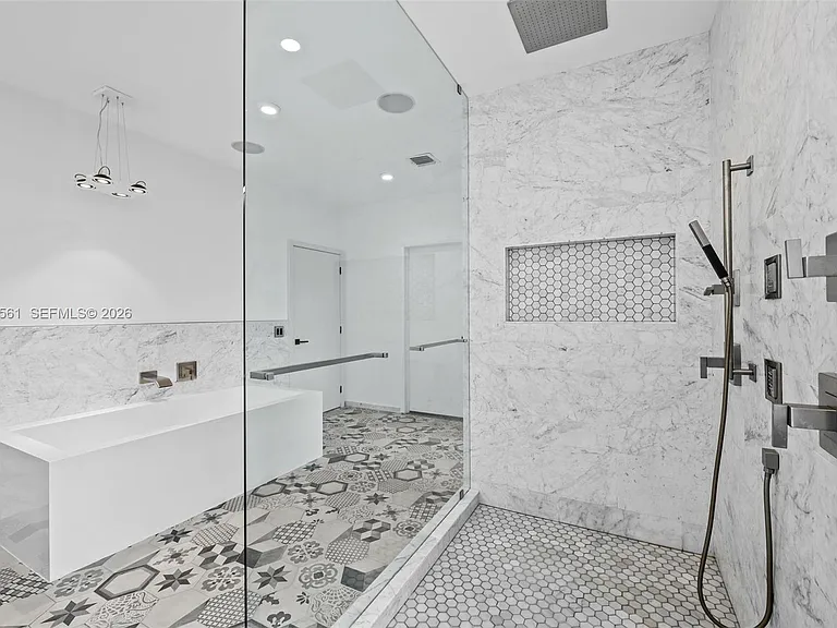 2498 Eagle Run Dr — Photo 33