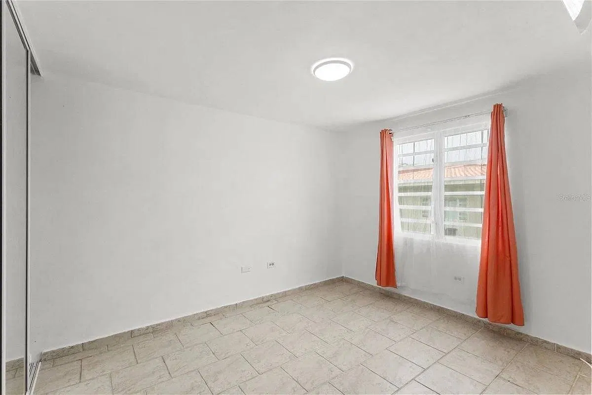 4 bed, 3.0 bath, 2080 sqft, $3,200 — Photo 2