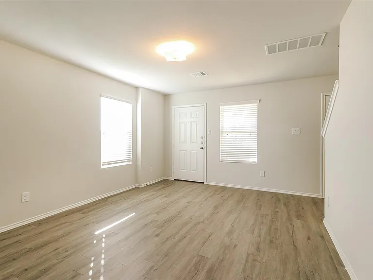 3229 Chunk Dr — Photo 7