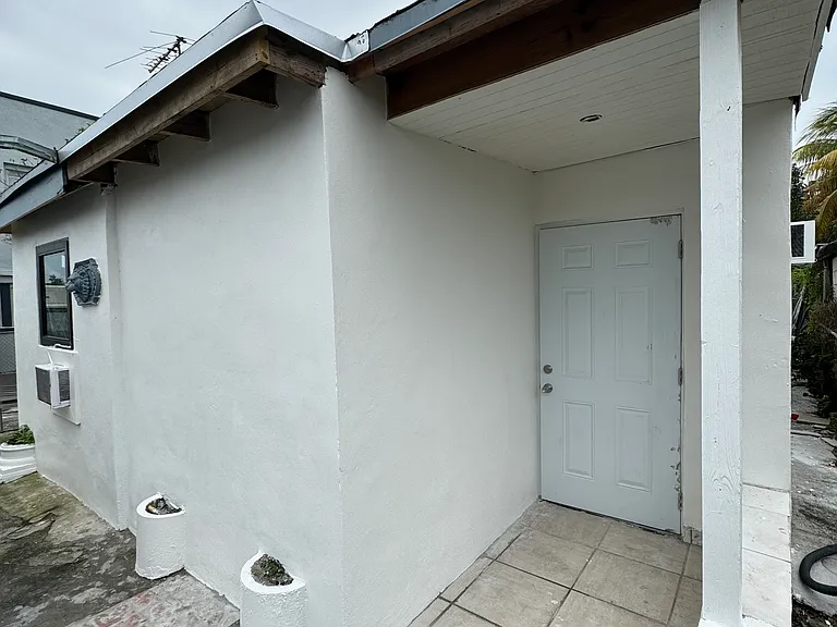 1280 NW 27th St #4 — Photo 7