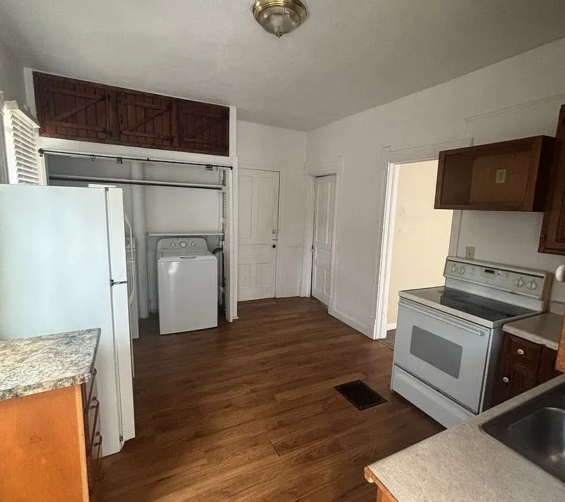 Walnut St 2403