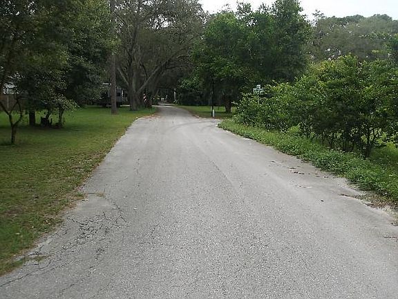 4th image of 39137 Woodland Dr
