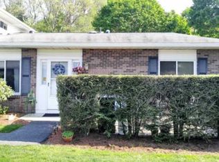 492 Round Hill Ct, Warwick, RI 02886