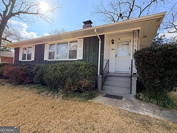 2nd image of 1104 Park Cir NW
