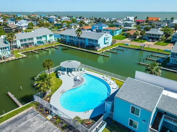 911 Sandollar St, Rockport, TX 78382