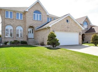 8721 W Sunset Rd, Niles, IL 60714