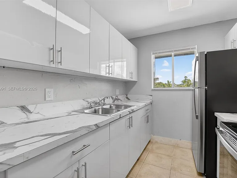 2201 Catherine Dr #3 — Photo 4