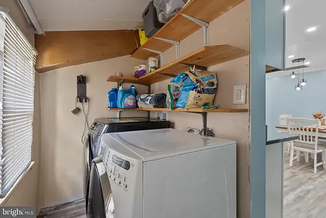 121 N Huron Dr — Photo 5