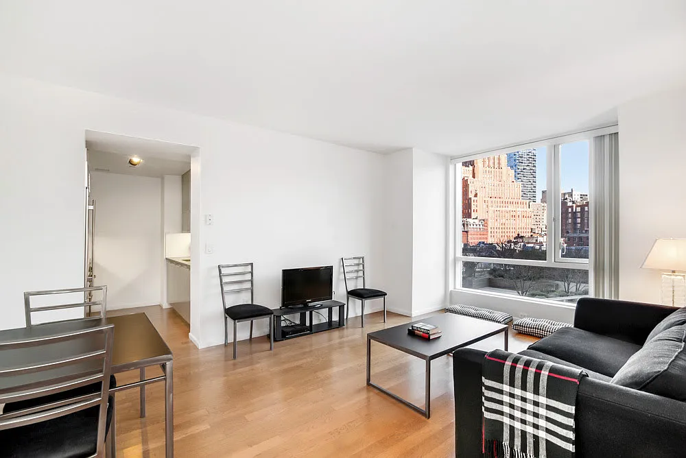 200 Chambers St APT 9F photo 1