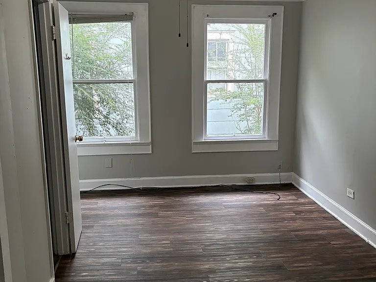 2233 E 4th St — Photo 8
