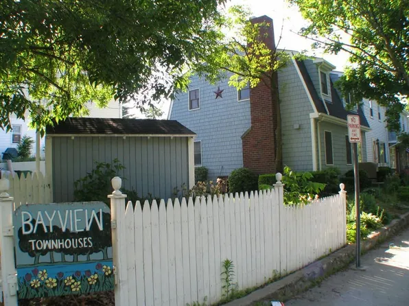 206 School St, Pawtucket, RI 02860