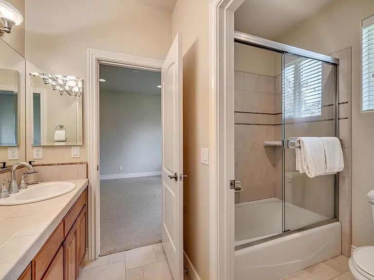 1039 Mountain Air Ct — Photo 37