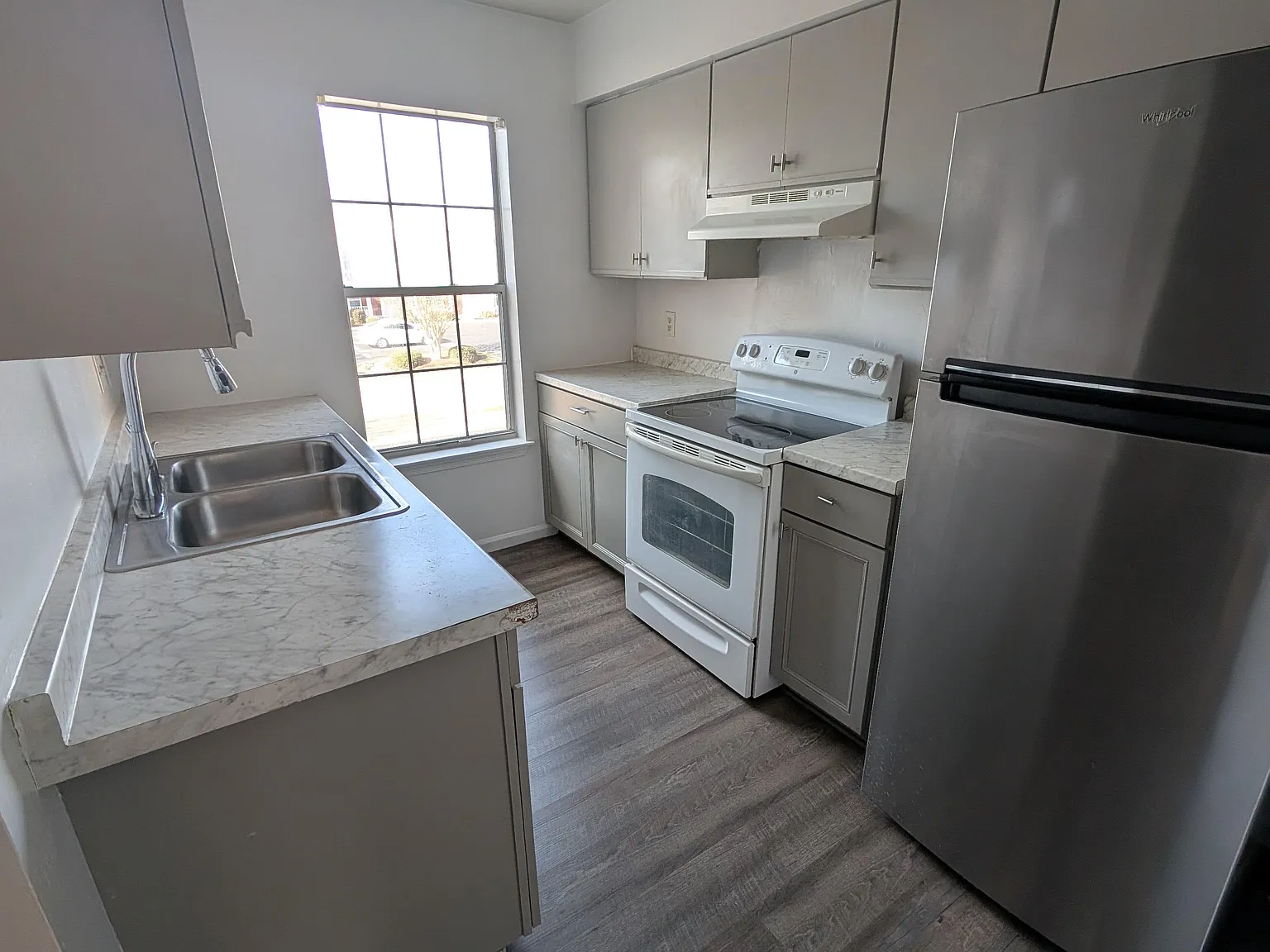 2 bed, 977 sqft, $1,650 — Photo 4