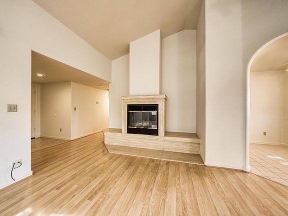 5th image of 2889 Howard Dr