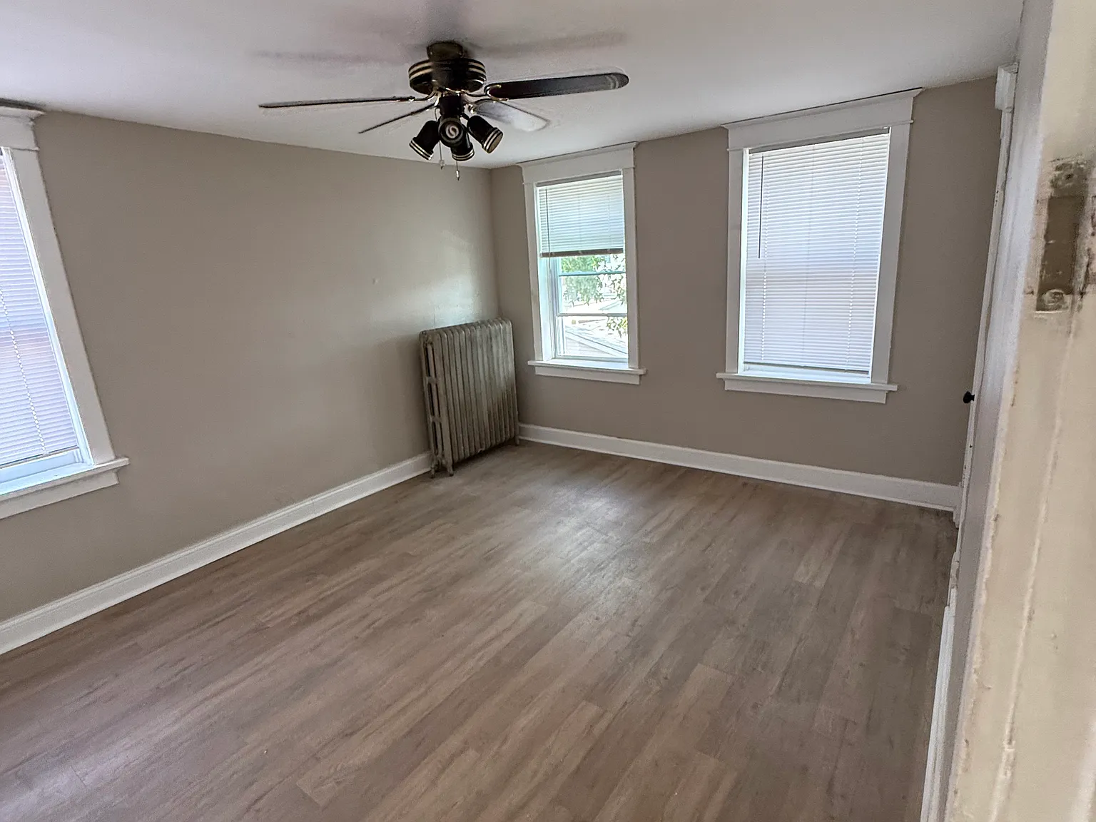 1 bed, 800 sqft, $1,050 — Photo 3