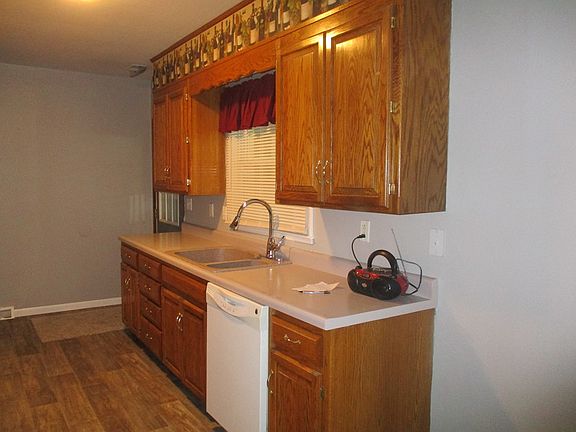 4th image of 1104 N Centennial St